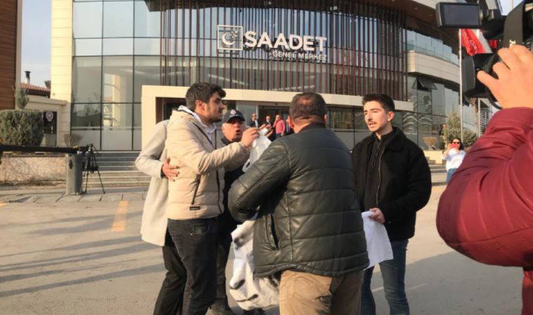 Millet İttifakı'nın toplantısı sırasında 'Adayımız İnce' pankartı