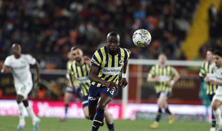 Alanyaspor Başkanı Hasan Çavuşoğlu: Türk futbolu da Türk hakemleri de baskı altında