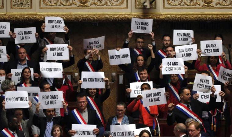 Fransa’da Macron hükümeti gensoru önergesinde kıl payı kurtuldu