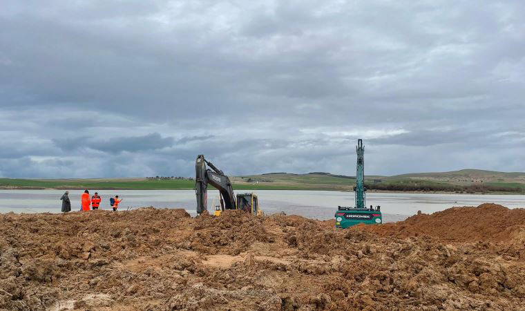 Şanlıurfa’da çamur temizlendi, okullar açıldı... Kayıp TIR sürücüsü bulunamıyor