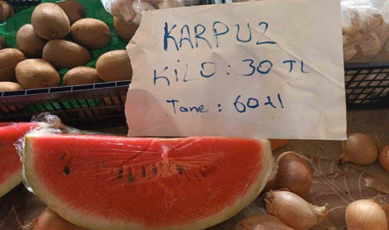 Bu da oldu: Tezgahlarda yerini alan karpuzun dilimi '60 liradan' satılıyor