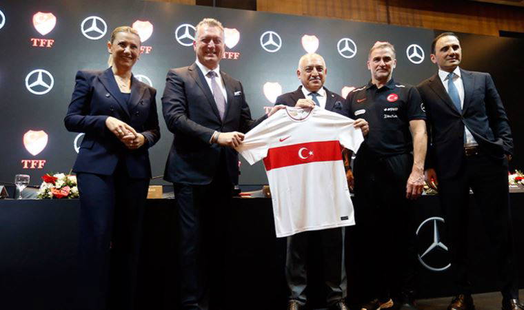 Futbol milli takımlarına 81 elektrikli otomobil tahsis edildi