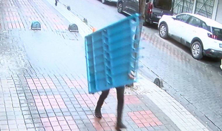 İstanbul'da film gibi olay: Apartmanın demir bahçe kapısı üçüncü kez çalındı