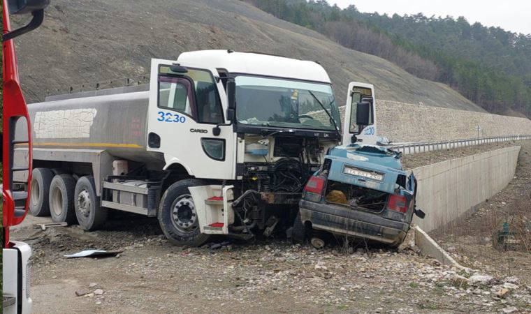 Bolu yolunda acı olay... Su tankeriyle çarpışan otomobildeki çift hayatını kaybetti