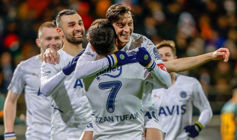 Son Dakika: Mesut Özil futbolu bıraktı