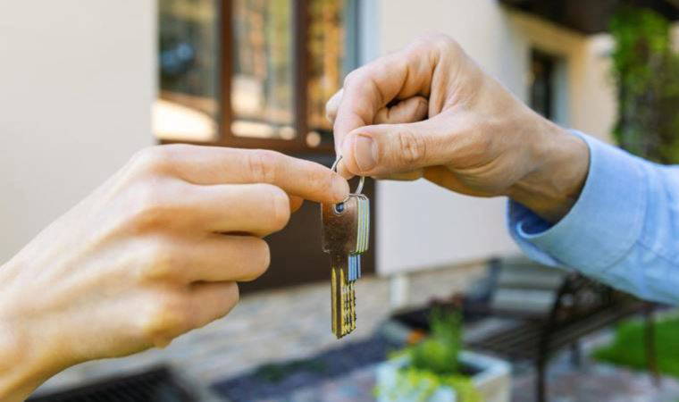 Film gibi olay: 'Tadilat var' yalanıyla aynı evi birden fazla kişiye kiraladılar