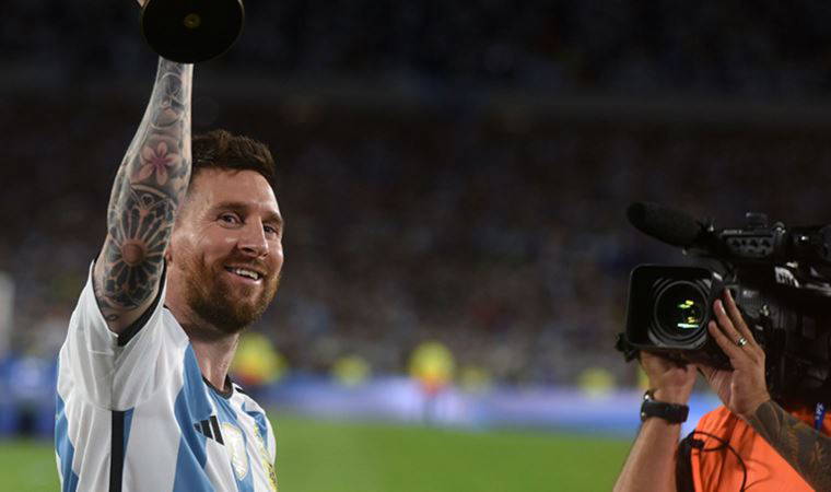 Lionel Messi, kulüp ve milli takım kariyerinde 800 gole ulaştı