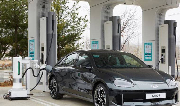 Hyundai otomatik şarj robotu geliştirdi