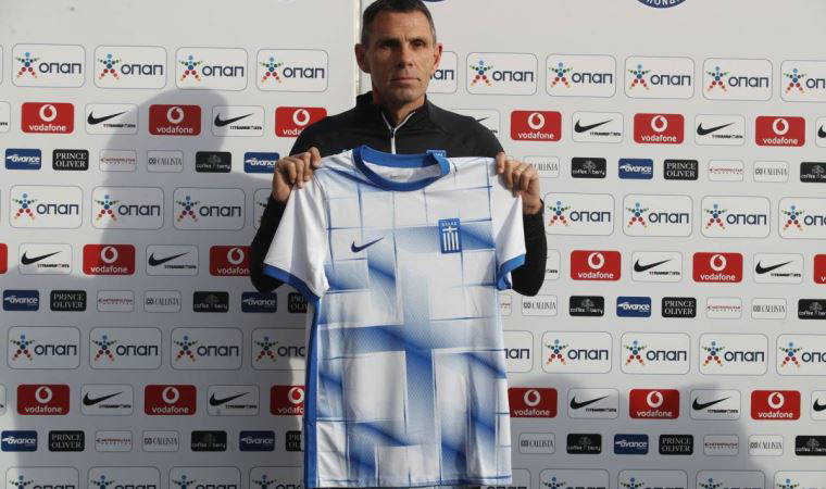 Yunanistan Milli Futbol Takımı'nın yeni forması ülkeyi karıştırdı