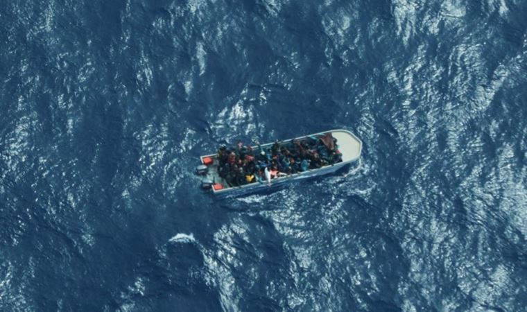 Yunanistan'ın geri ittiği lastik bottaki 47 göçmen kurtarıldı