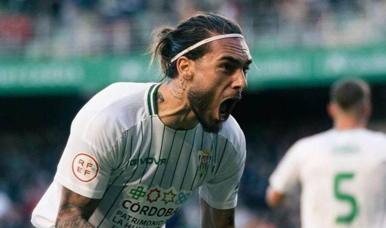 İspanya'da korku dolu anlar! Sahanın ortasında kalp krizi geçirdi