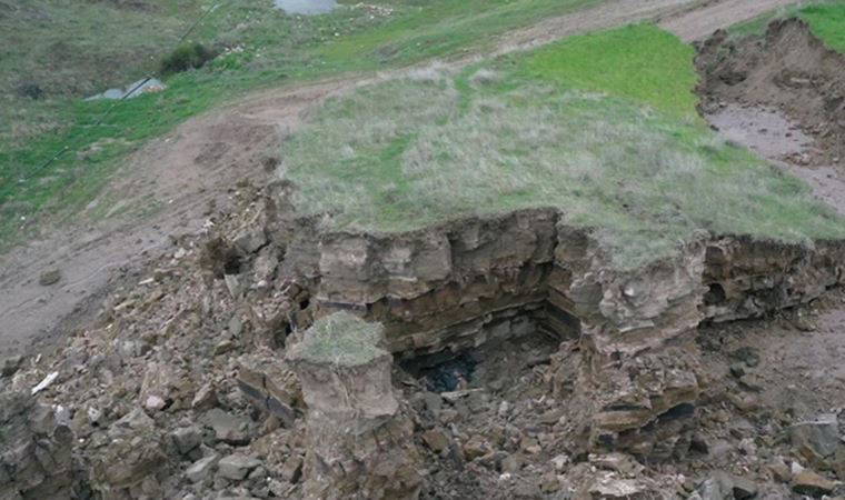 Adıyaman'da deprem tepeyi ikiye ayırdı! İşte o görüntüler