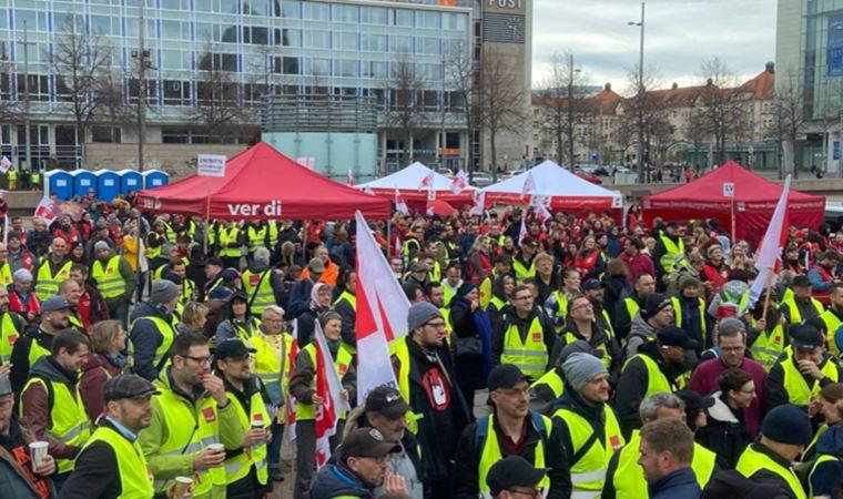 Almanya'da yüzde 8,7'lik enflasyona karşı işçiler ayaklandı