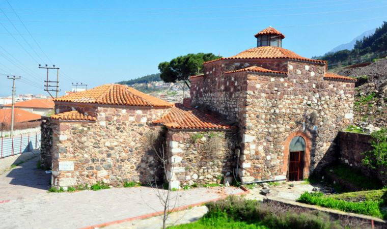 İki kez restore edilen 657 yıllık hamama zarar verip, yağmaladılar