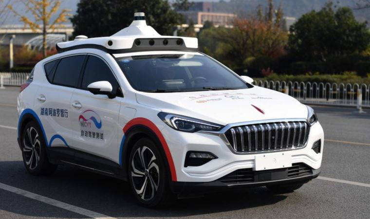 Çin'de sürücüsüz taksiler banliyölerde gezmeye başladı