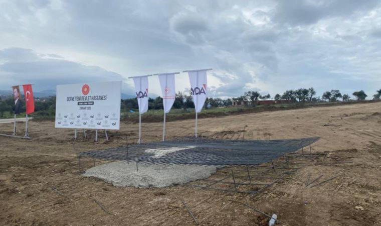 24 Mart’ta ‘temeli atılan’ hastanenin ihalesi üç gün sonra sonuçlanmış: Olmayan sadece temel değilmiş!