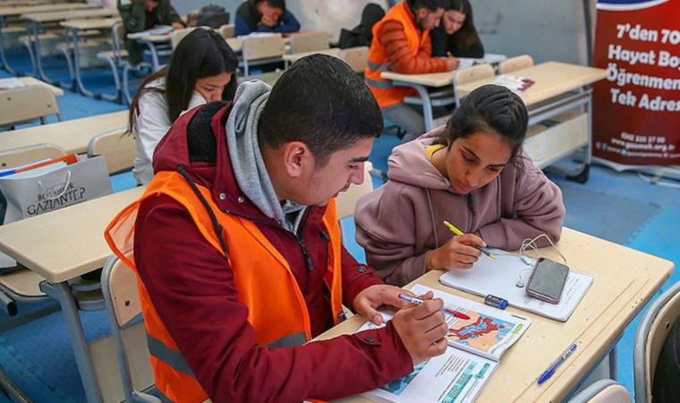 Haluk Levent'in ardından Bakan Mahmut Özer'den de burs açıklaması geldi