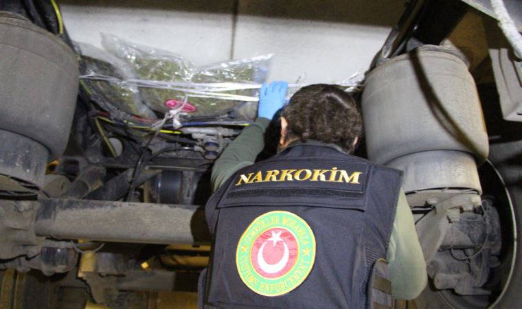 Kapıkule'de, TIR'da 13 kilo esrar ele geçirildi: 2 gözaltı