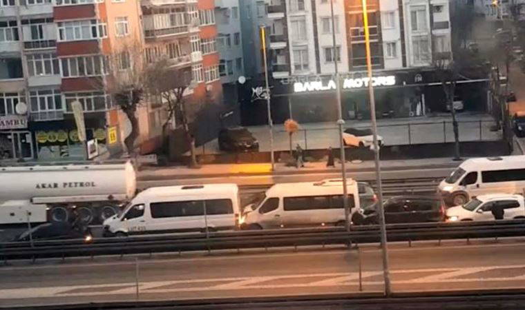 'El işareti' ile durduramadı: 5 araç birbirine girdi