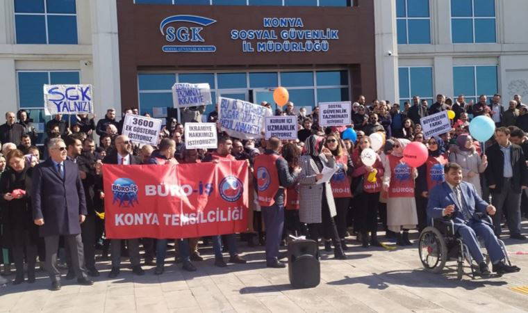 Konya SGK’de memurlar eylem yaptı: 'Birleşe, birleşe kazanacağız'