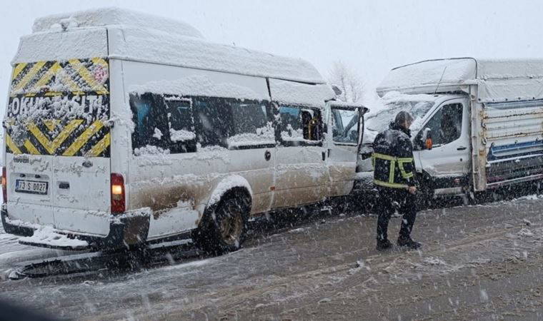 Şırnak’ta öğrenci servisi kaza yaptı: 11 öğrenci yaralı