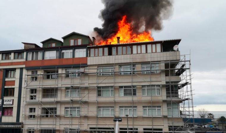 Of'ta korkutan çatı yangını