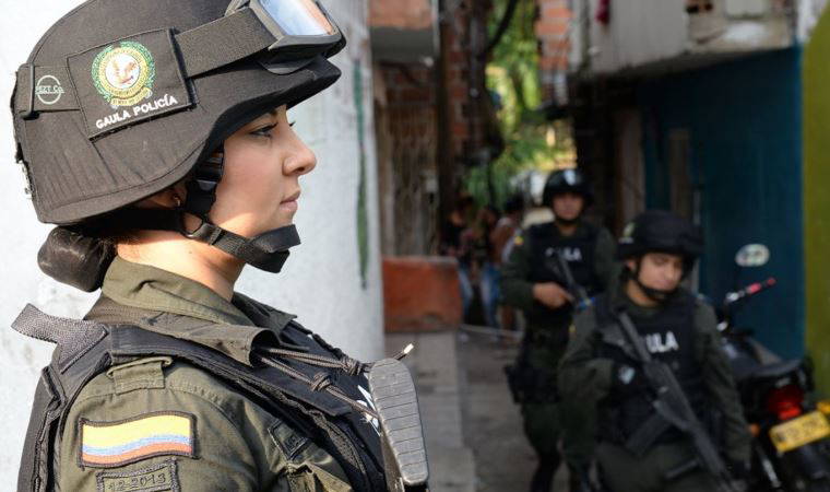 Kolombiya'da köylülerin alıkoyduğu polisler serbest bırakıldı