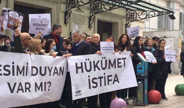 CHP'den Kadıköy'de polis şiddetine karşı protesto: 'Hükümet İstifa' demek her yurttaşın hakkıdır
