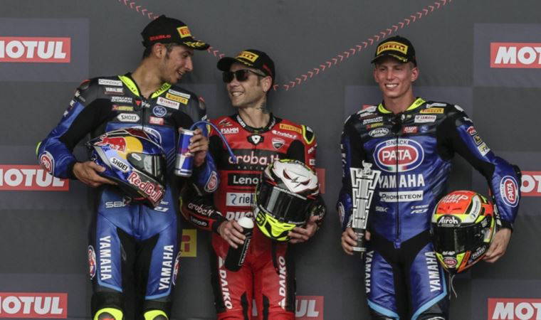 Milli motosikletçi Toprak Razgatlıoğlu Endonezya'da podyuma çıktı