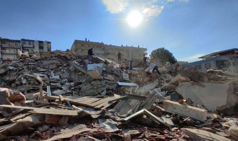 Emniyet müdürünün evinde depremzedelere gönderilen yardım malzemeleri bulundu