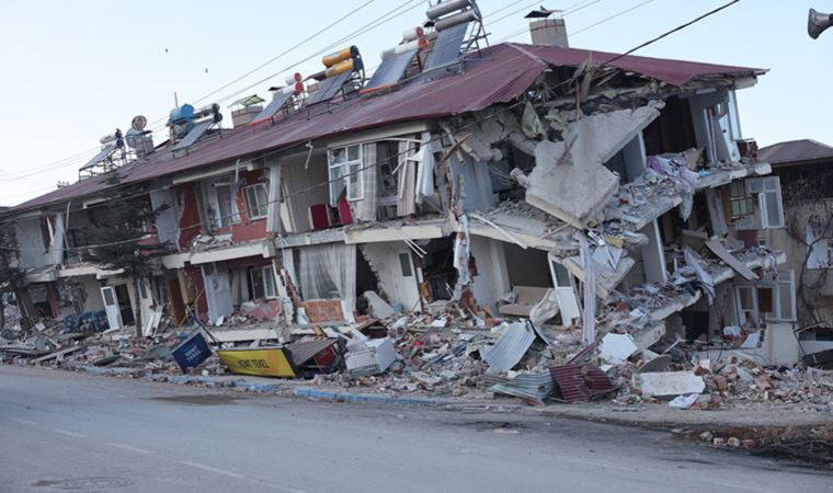 Göksun'da deprem nedeniyle derin yarıklar oluştu: Prof. Dr. Hasan Sözbilir'den açıklama
