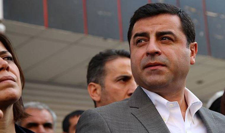 Selahattin Demirtaş'tan Amedspor'a destek: Sen başını dik tut, beyaz torosçuların siyasi uzantılarını bize bırak