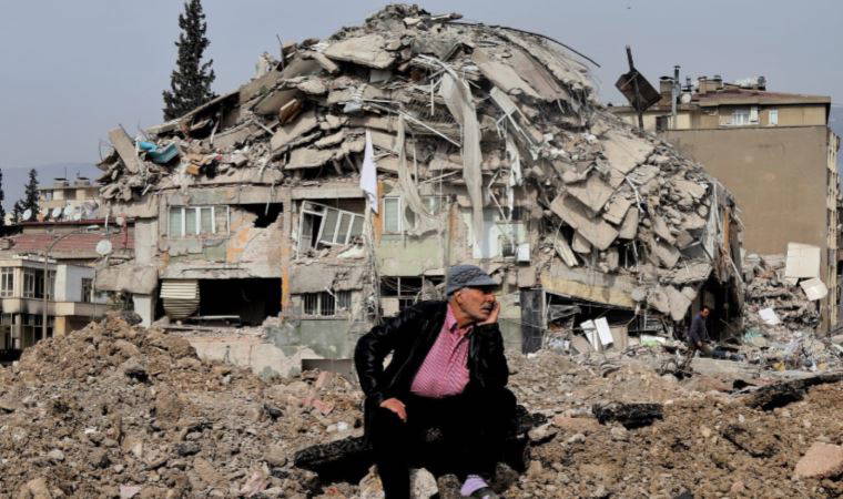 Depremin birinci ayında AKP iktidarı enkaz altında, yurttaş yine çaresizlik mücadelesinde: Başladığımız yerdeyiz!