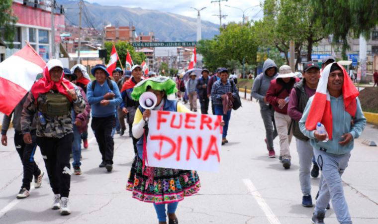Peru'da hükümet karşıtı protestolarda çok sayıda kişi yaralandı