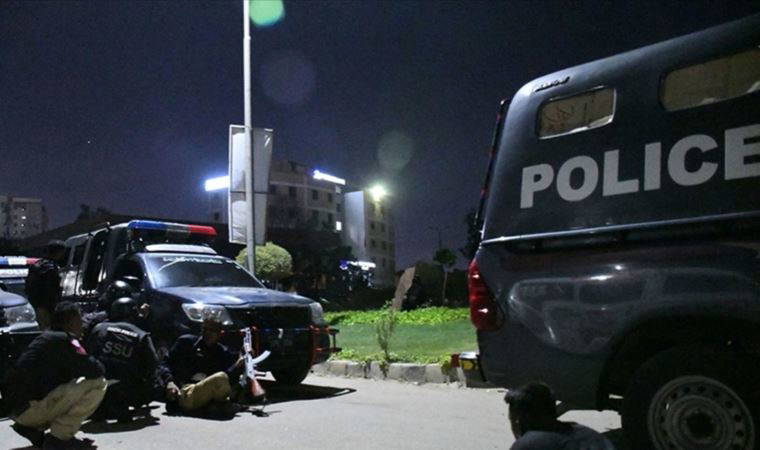 Pakistan'da patlama: 9 polis öldü