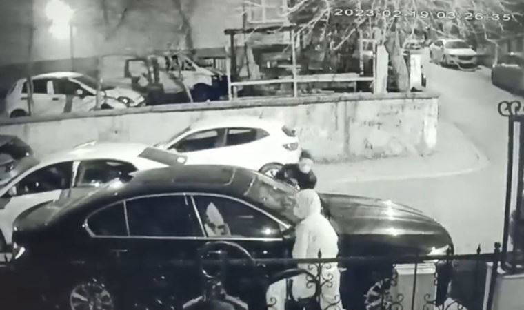 Park halindeki 30 otomobilin aynalarını çalan şüpheliler yakalandı