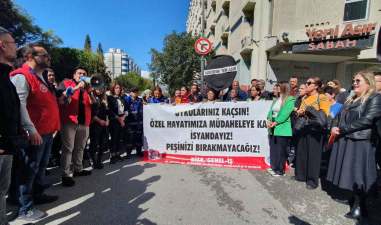 Kadın işçilerden yandaş gazeteye siyah çelenk