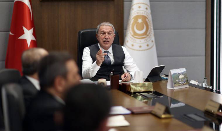 Hulusi Akar'dan komutanlarla toplantı