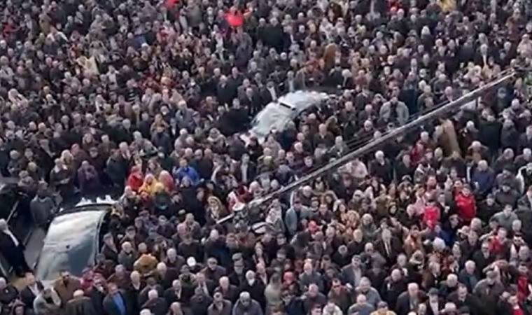 Saadet Partisi önünde coşkulu kalabalık: 'Birleşe birleşe kazanacağız'