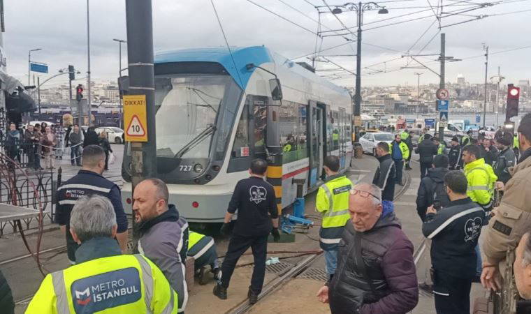 Son Dakika... Sirkeci'de tramvay 'tekrar' raydan çıktı