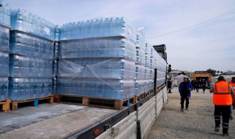İBB'den deprem bölgesine su sevkiyatı devam ediyor: 100 TIR bölgede