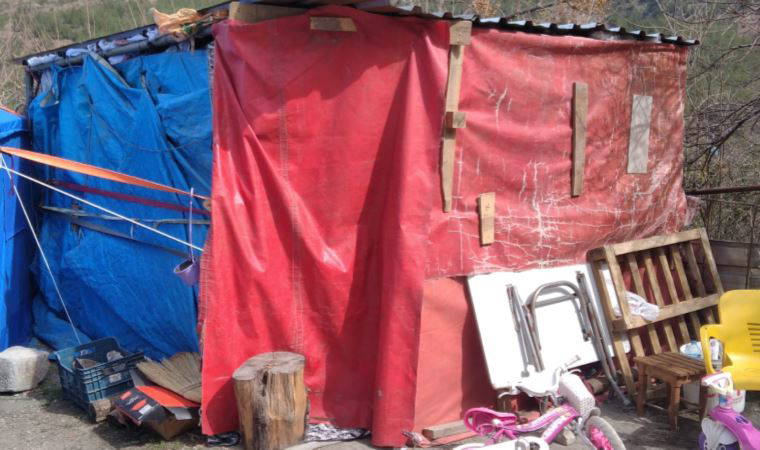 Depremlerin üzerinden bir ay geçti ama yurttaşlar hâlâ barınaklarda yaşıyor