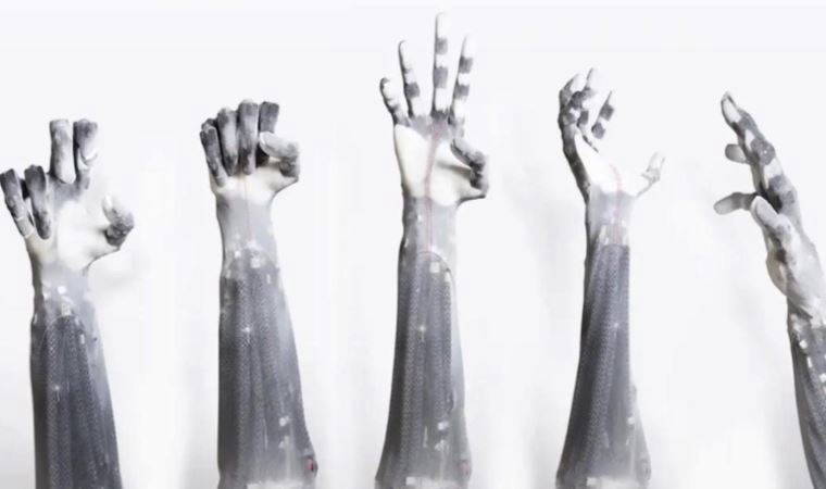 İnsanların robot klonlarını yapmayı hedefleyen şirket, el üretti