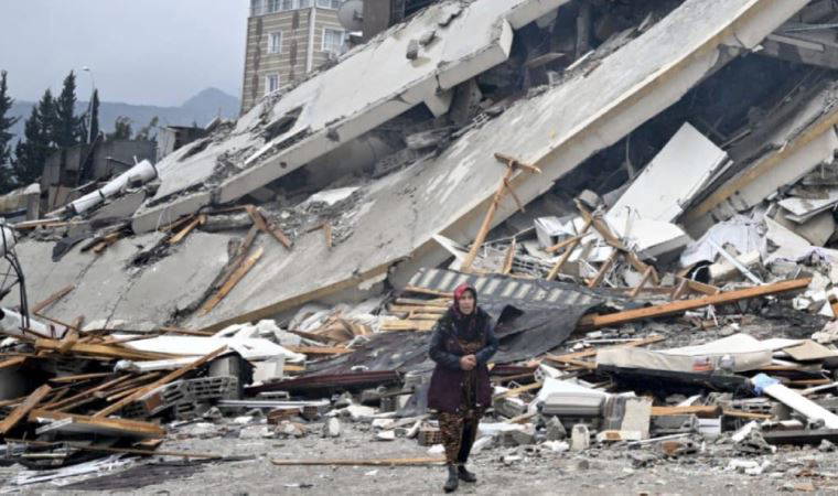 Deprem bölgesinde görev yapan Prof. Dr. Esin Davutoğlu Şenol salgın riskine karşı uyardı: Ortaçağa döneriz