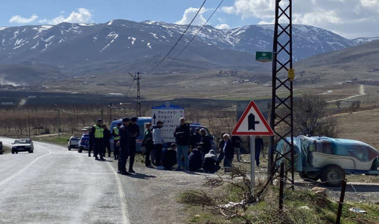 Köylüler yolu kapattı: Moloz dökümü durdu