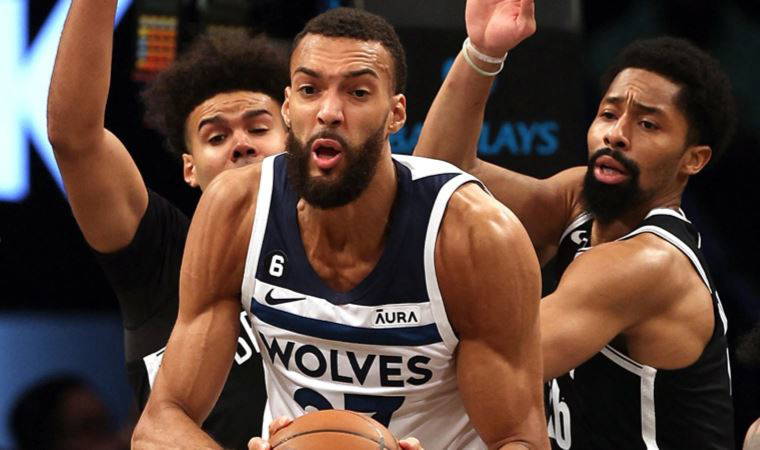 Takım arkadaşına yumruk atan Rudy Gobert özür diledi