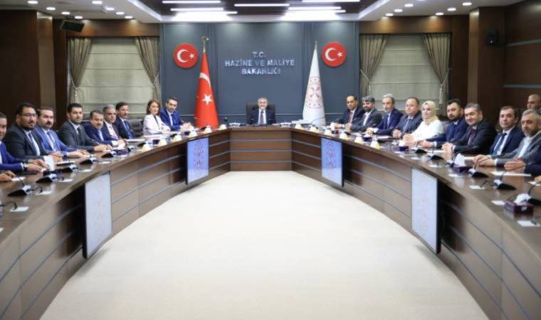 Bakanlık binasında parti toplantısı