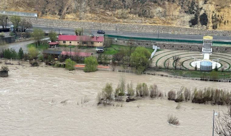 Tunceli’de sağanak: Çayların taşmasıyla işletmeler su altında kaldı
