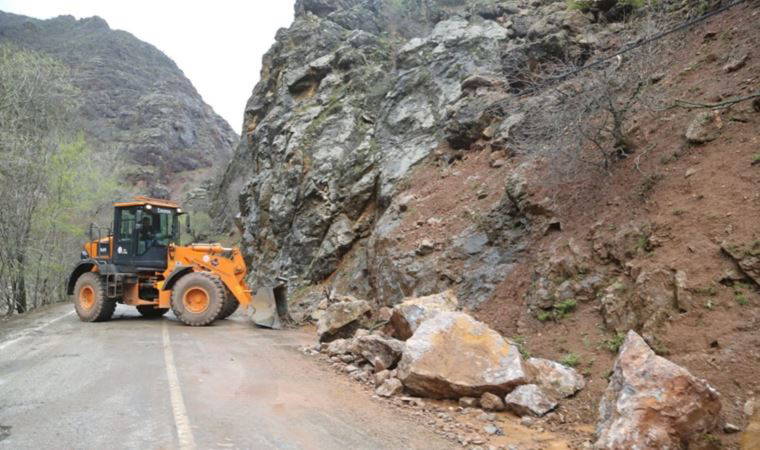 Tunceli’de sağanak nedeniyle kapanan Tunceli-Ovacık karayolu ulaşıma açıldı