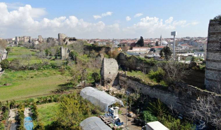 Fatih'te tarihi surlarda çökme: 1 kişi yaşamını yitirdi